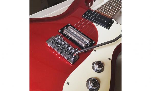 Danelectro 64W (Red Metallic): 4