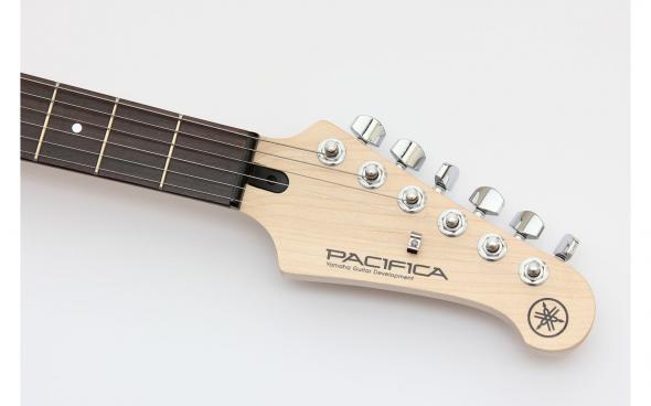 Yamaha Pacifica 112V (Sonic Blue): 3